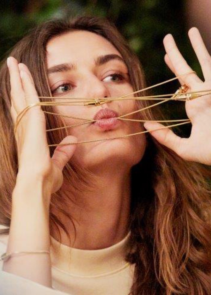  السوار ذو 3 لفّأت وقد تحوّل إلى عقد