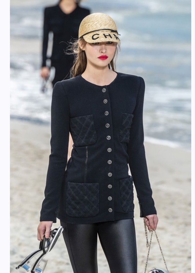 كارديغان أنيق من Chanel