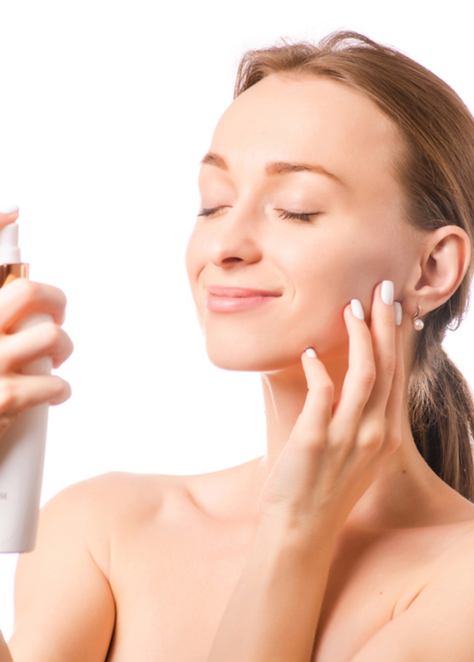 تعرفي على فوائد رذاذ تثبيت المكياج