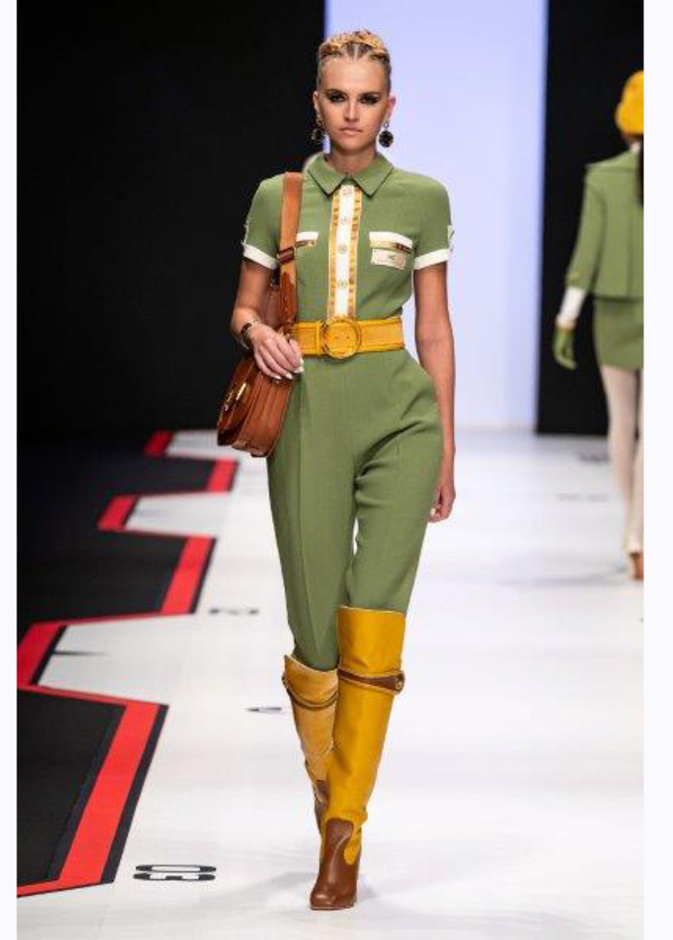 Elisabetta Franchi  إطلالة الماضي في ملابس المستقبل