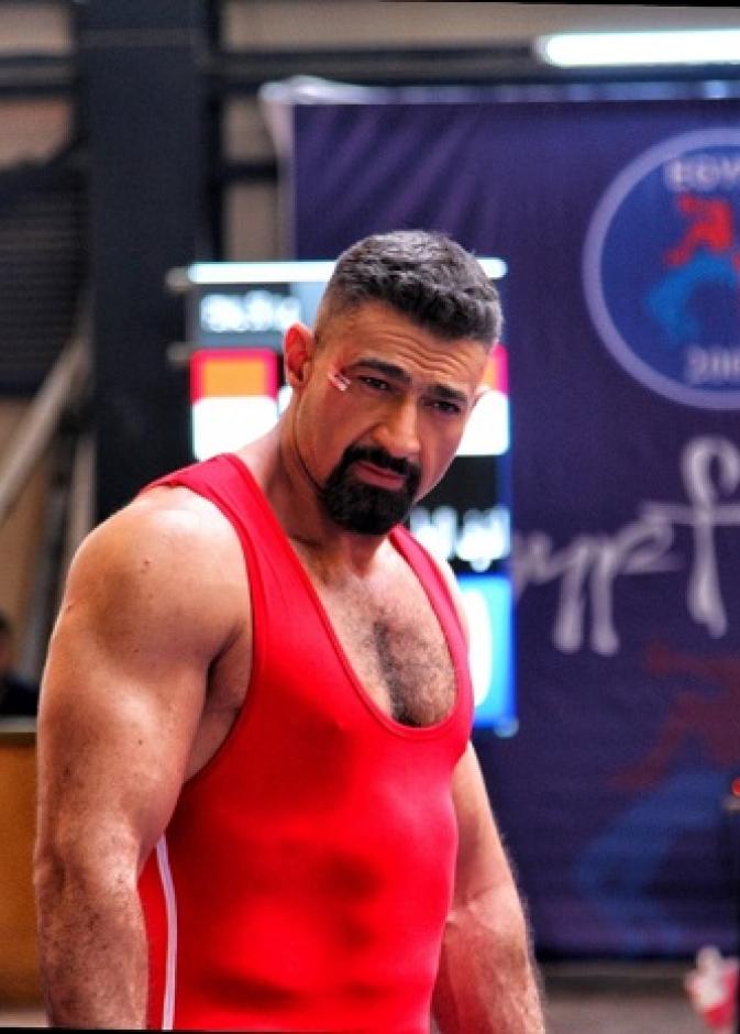 لمس اكتاف 