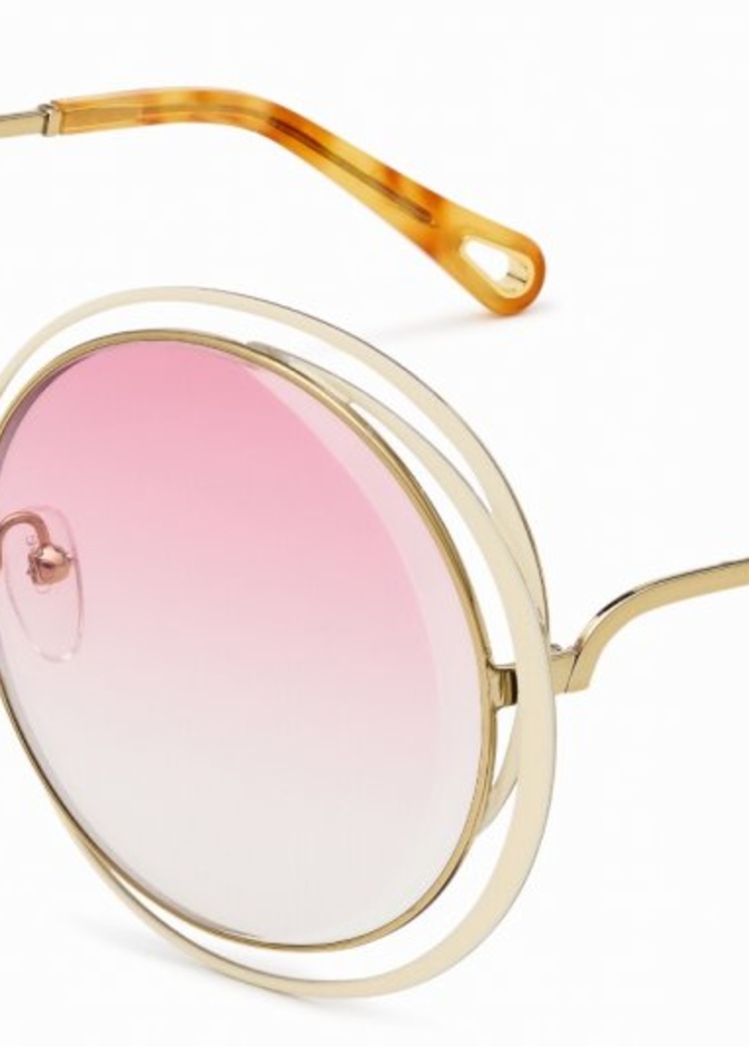 Chloé تطرح إصداراً جديداً من نظارة “Carlina” الأيقونية