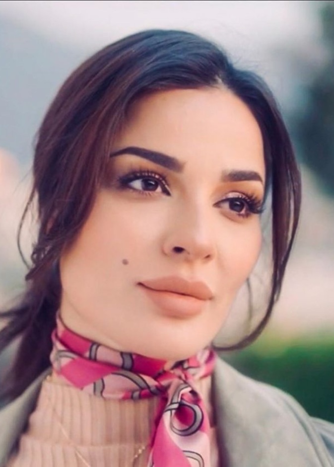 إطلالة عملية لدانيلا رحمة في مسلسل الكاتب