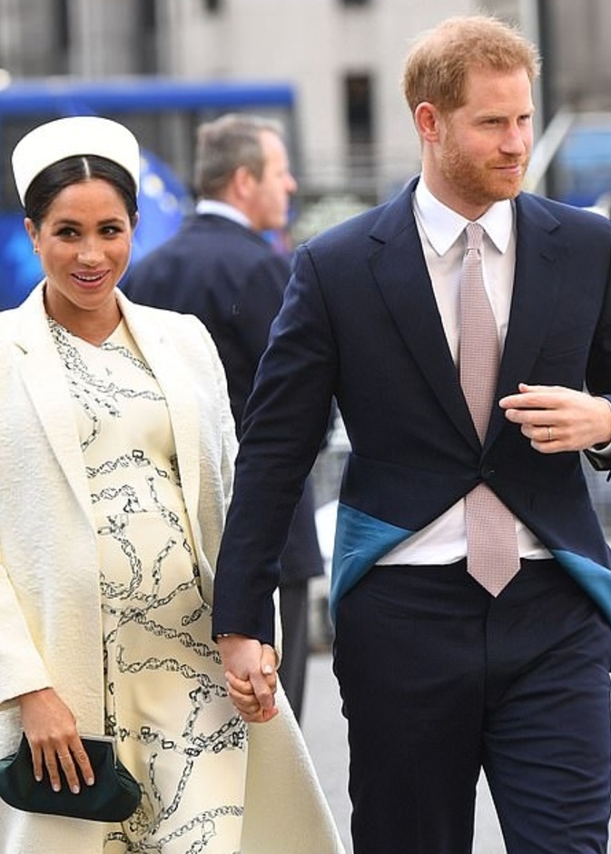 ملكة بريطانيا أول من تم إعلامه بأنباء مولد الطفل الملكي