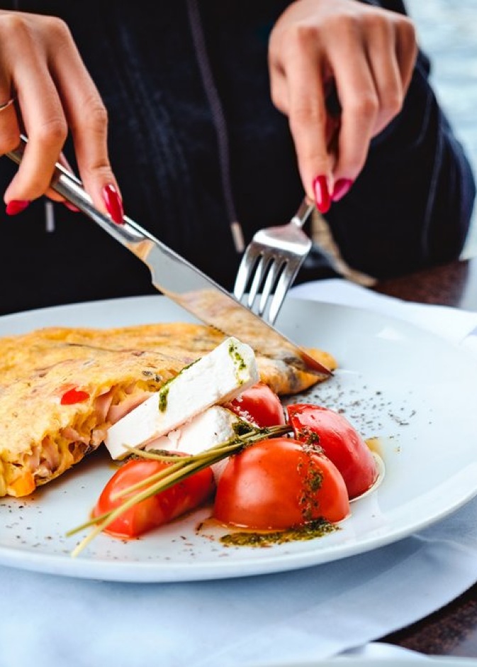 مأكولات تسبب التخمة للعروس يجب تجنبها قبل الزفاف