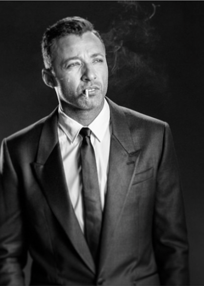 يمتاز ستايل أحمد فهمي بالأسلوب الشبابي الجذاب والعصري