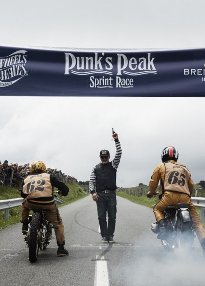 Breitling تنطلق في البر والبحر مع مهرجان العجلات والأمواج