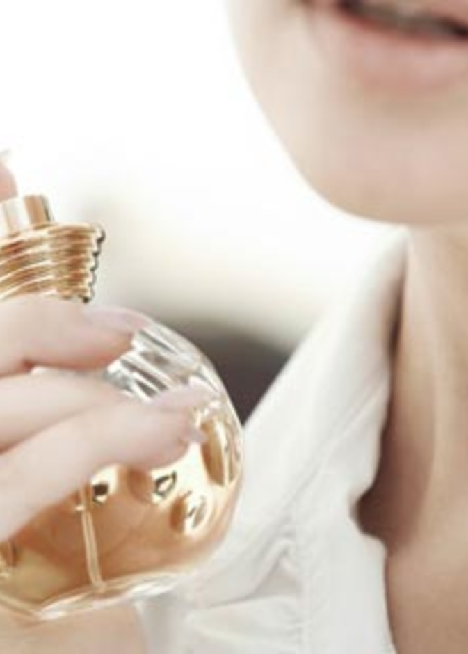 تعطر المرأة وهي صائمة هل يبطل صيامها؟