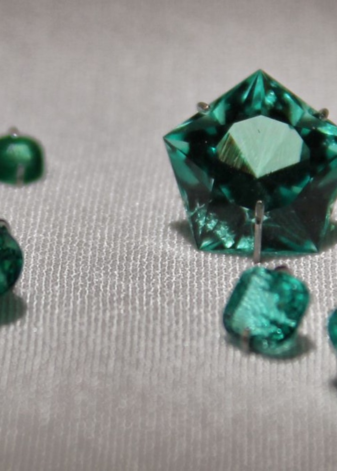 الحجر الكريم المناسب لبرج الثور هو الزمرد