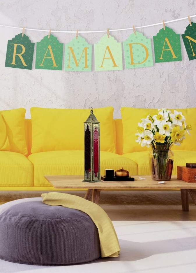 ديكورات رمضانية لمدخل المنزل بألوان البنفسجي والفضي