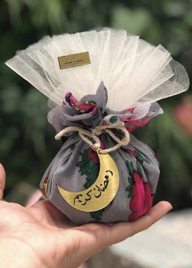 Mr Party Planner بقشات قرقيعان مزينة بتعليقات شكل الهلال والنجوم