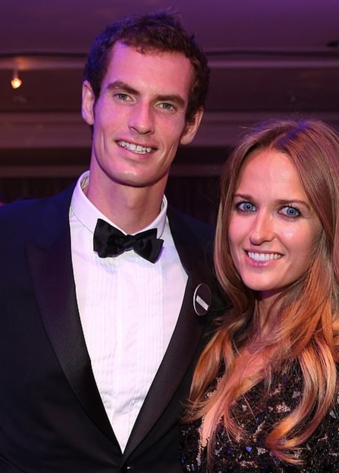 أندي موراي يتسلم وسام الفروسية من الأمير تشارلز