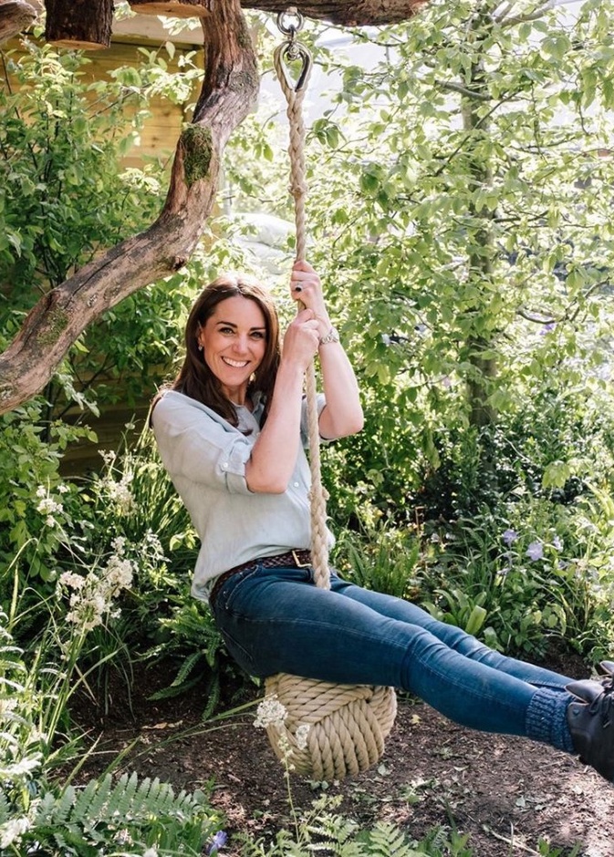 صورة تُظهر عفوية كيت ميدلتون أثناء استمتاعها بالطبيعة قبيل انطلاق معرض تشيلسي للزهور