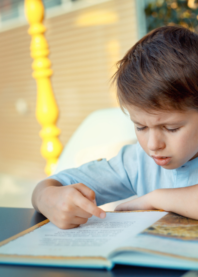 ما هي أعراض عسر القراءة عند الأطفال