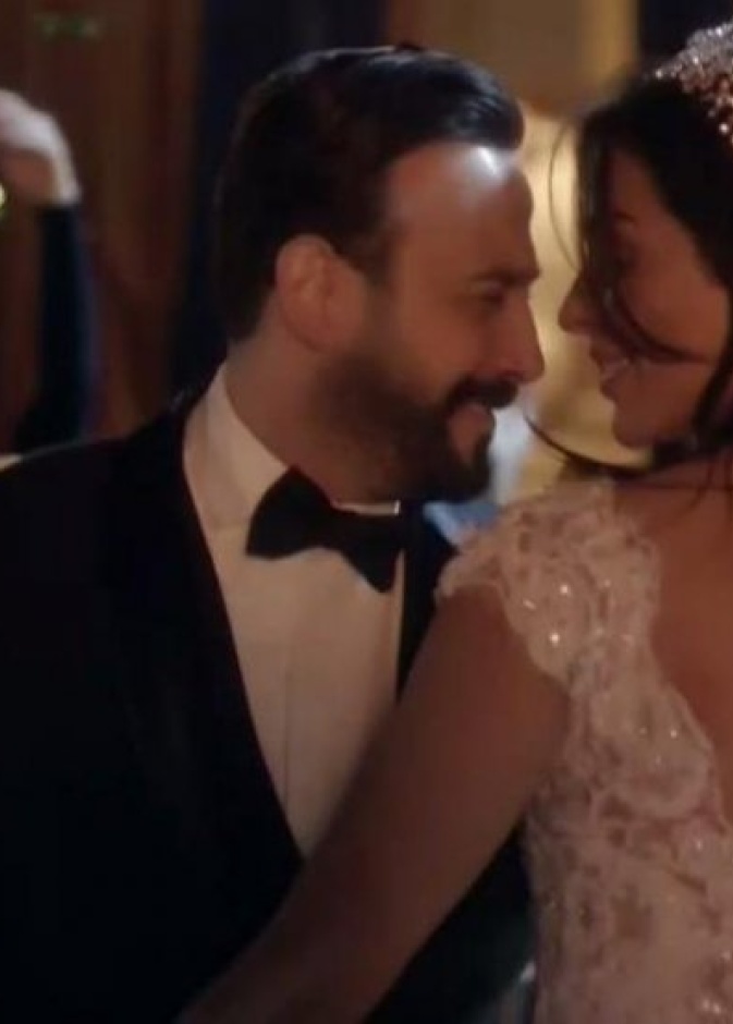 مسلسل خمسة ونص