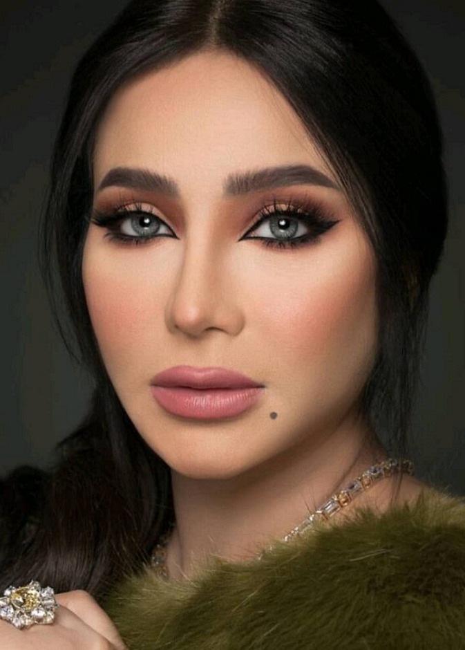احصلي على رسمة أيلاينر حادة بأسلوب لجين