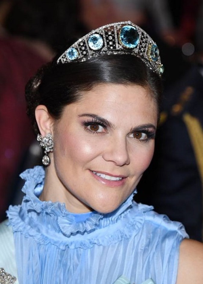 الملكة ماكسيما ترتدي بروش الأكوامارين