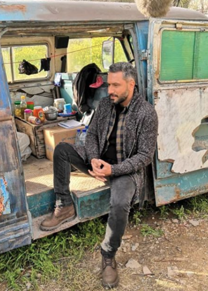 اختار قيس في هذه الاطلالة بدلة راقية بقصّة أنيقة