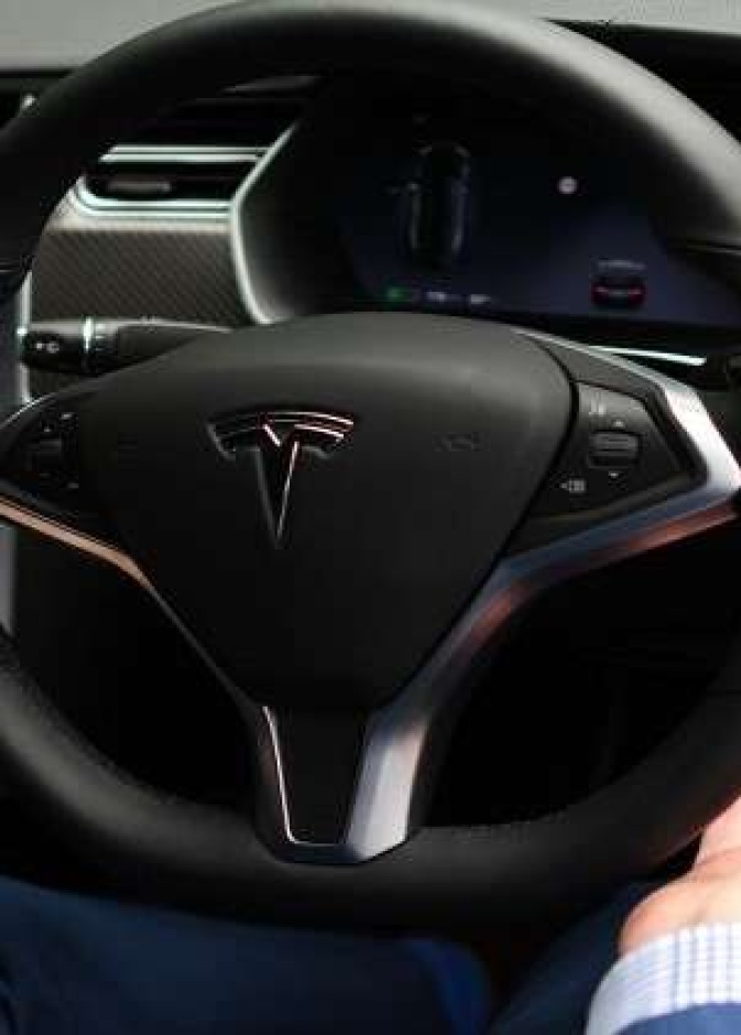 السائق الآلي يخالف قواعد المرور