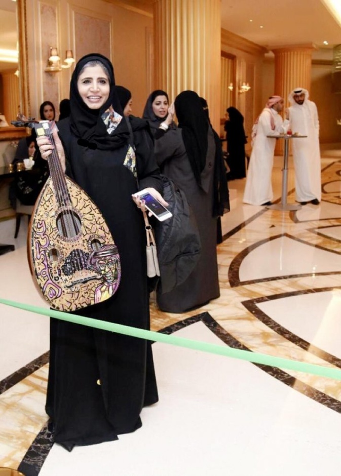 الفنانة التشكيلية نجلاء الجمعه