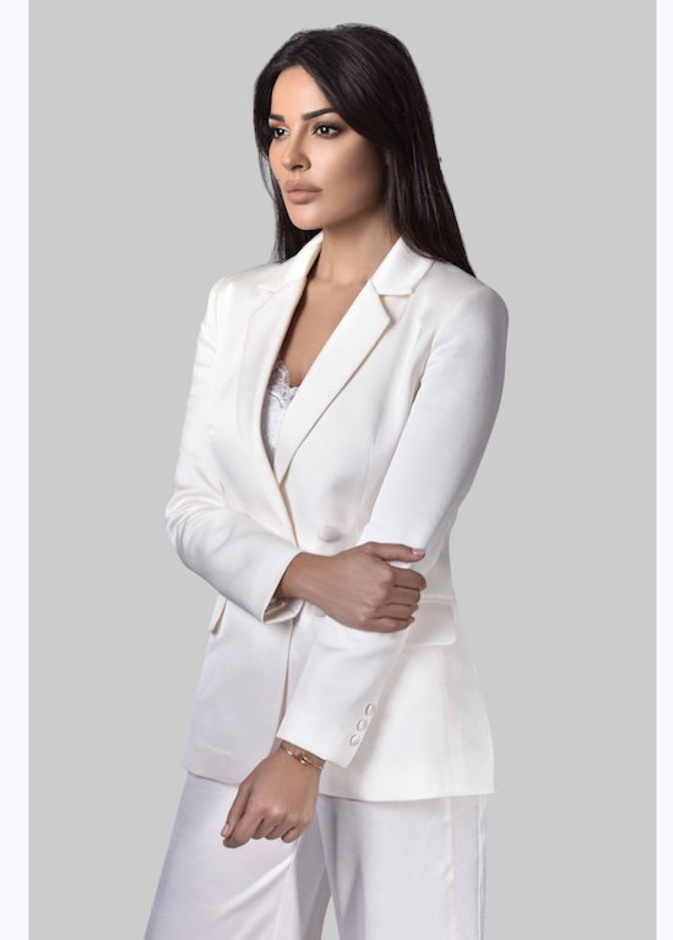 كيف تحصلين على اطلالات نادين نجيم في مسلسل خمسة ونص