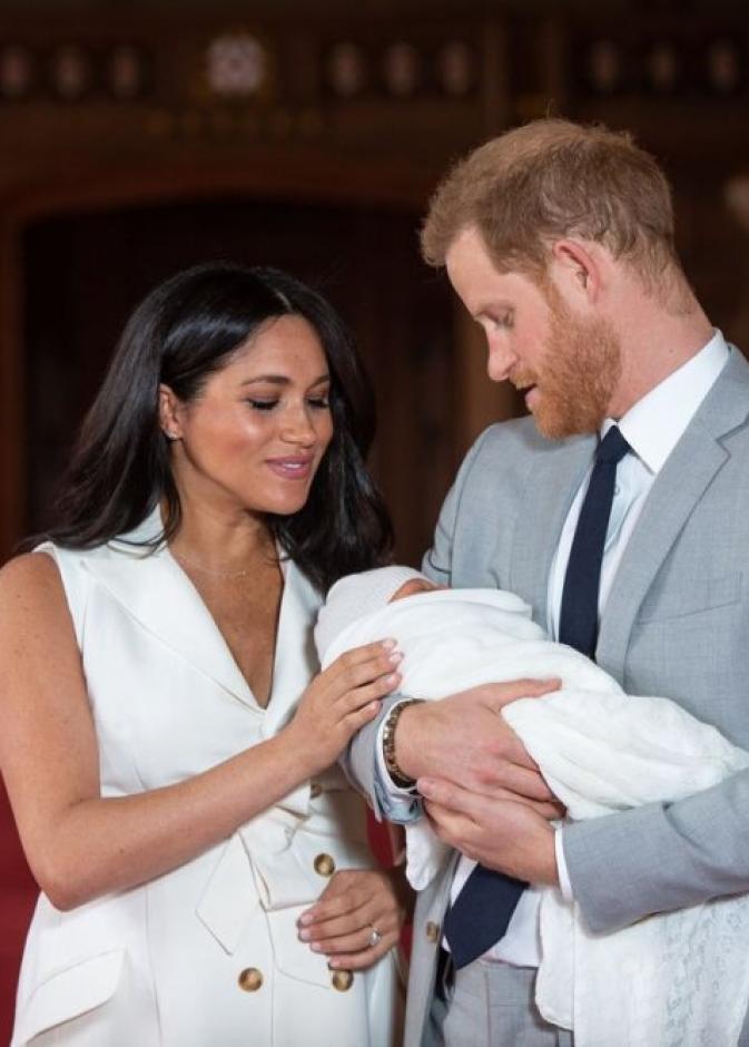 الأمير هاري يعود بهدية رائعة من إيطاليا من أجل طفله أرشي