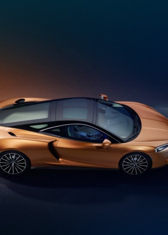 سيارة رياضية فاخرة من McLaren