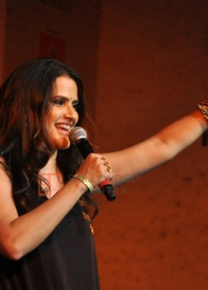 تهديد بالقتل يصل إلى المغنية سونا موهاباترا