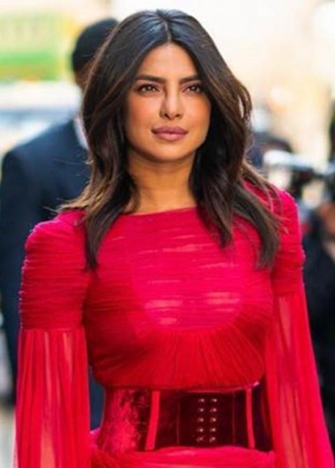 بريانكا تشوبرا Priyanka Chopra تنفي شائعات مقابلتها طفل ميغان ماركل