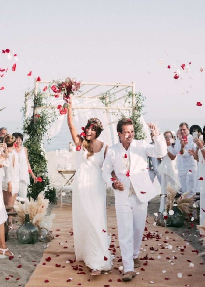 اجمل الصور الرومانسية لزفاف الشاطىء