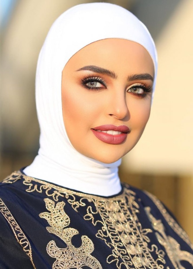 سندس القطان بمكياج جذاب وهادئ