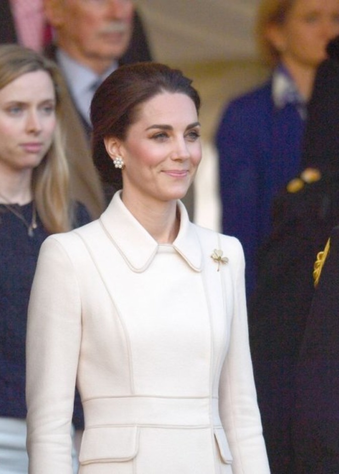 إطلالة كيت ميدلتون بتصميم كاثرين ووكر