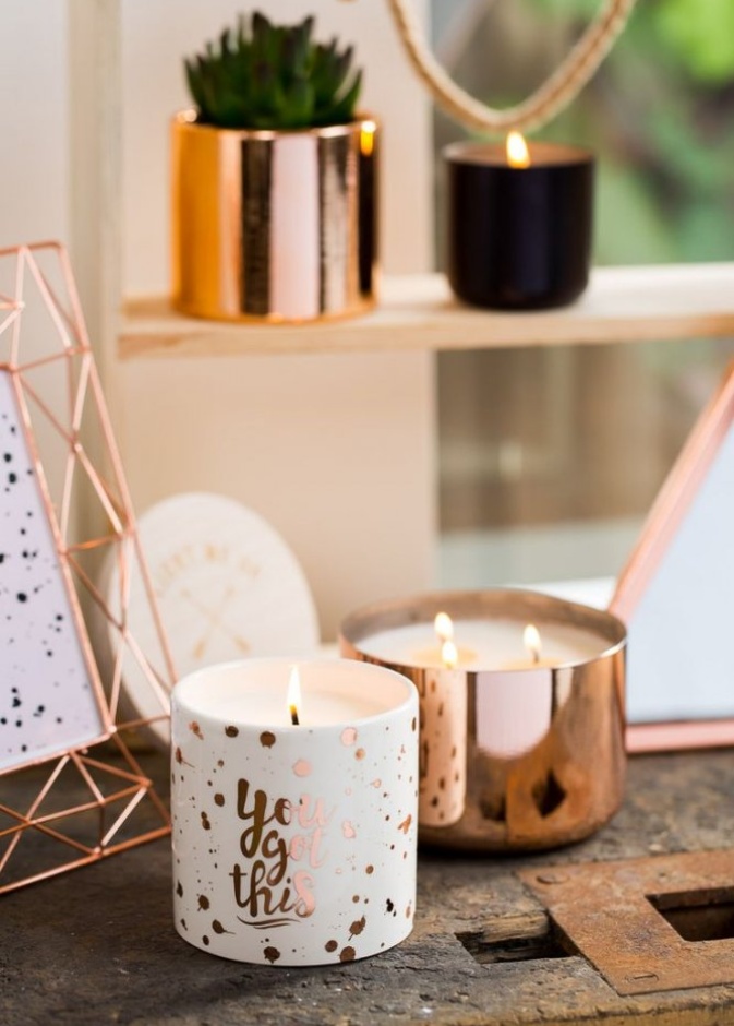 تصاميم ناعمة لمجموعة من الشموع الفواحة