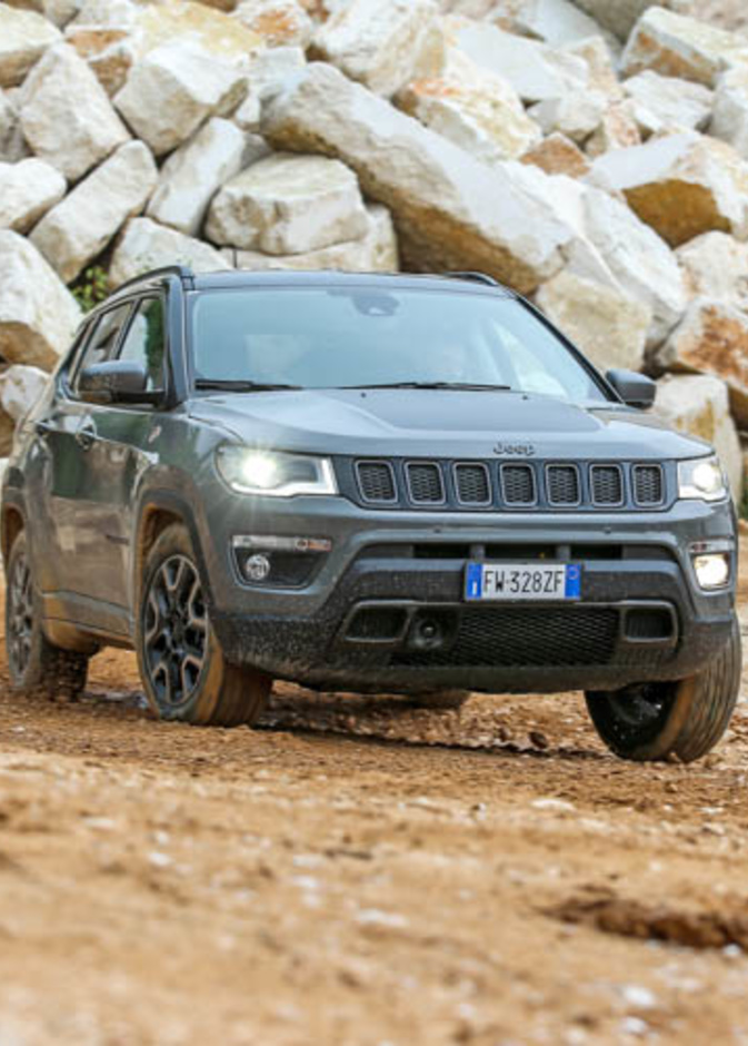 سيارات جيب تواكب جرأة وحماسة المرأة السعودية