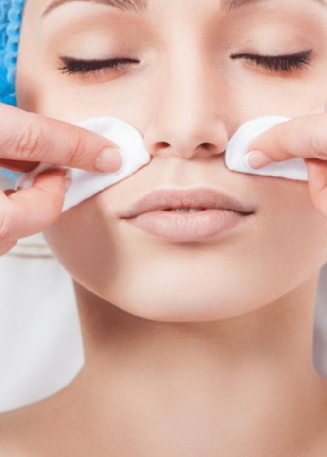 التقشير الكيميائي طريقة طبية تتم بواسطة الطبيب المختص وليس غير ذلك