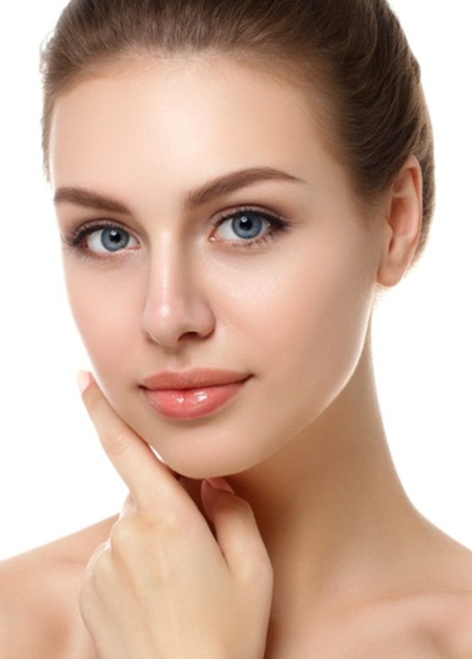 تعرفي على طرق تكبير الشفاه بالقرفة