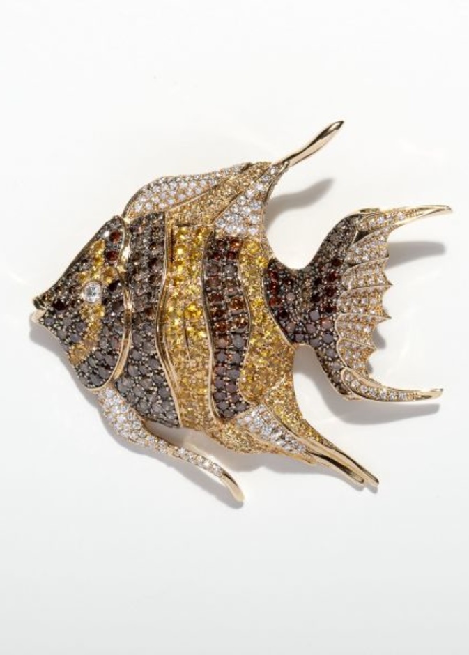 تارون إيجرتون يتقمص شخصية إلتون جون بارتدائه لإبداعات Chopard في فيلم Rocketman لشركة Paramount Pictures