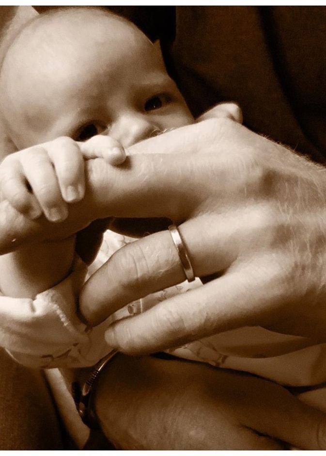 نشر أول صورة لابن الأمير هاري وميغان ماركل