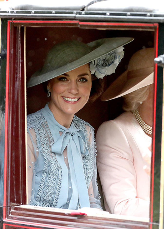 الأمير تشارلز وزوجته حضرا السباق