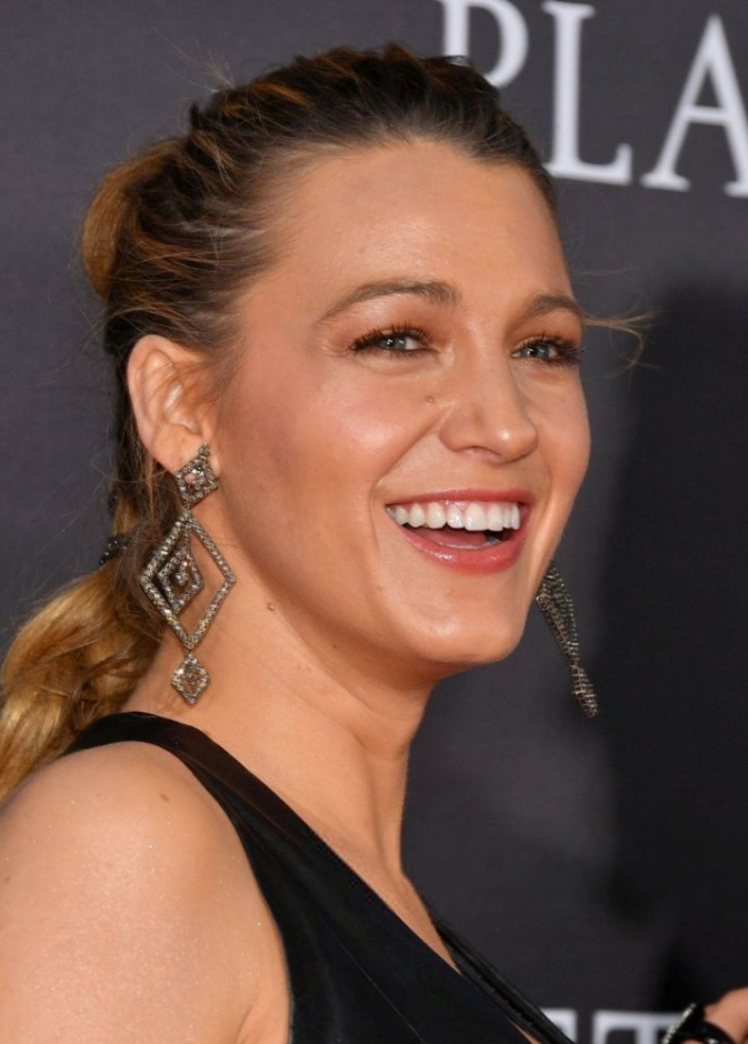 بليك ليفلي بمجوهرات من ماركة Lorraine Schwartz