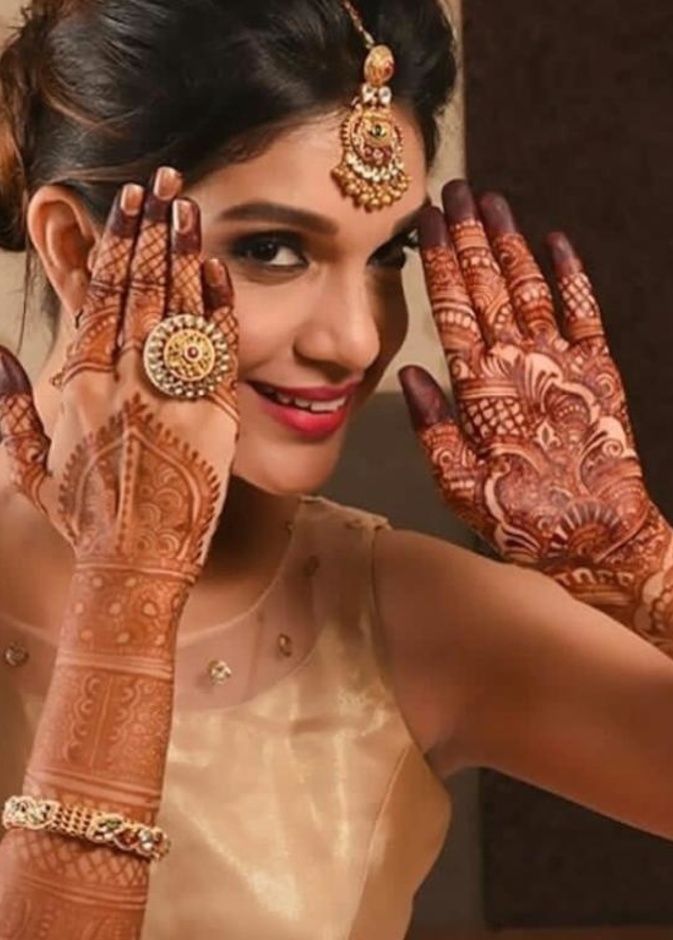 اجتاحت رسومات الازهار النقوشات