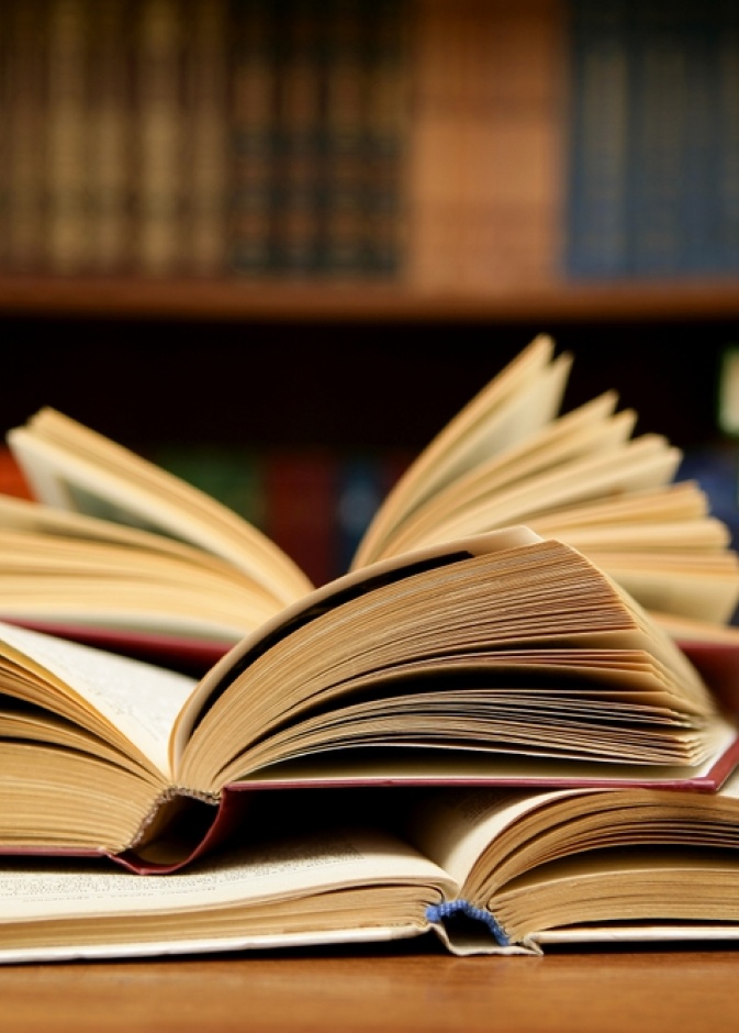  إختاري مجموعة من الكتب فمولود هذا البرج يحبّ القراءة