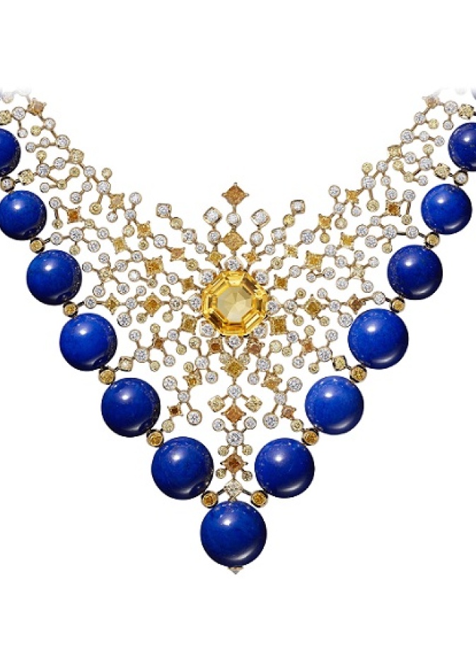 قلادة كارتييه بأحجار اللازورد الأزرق وحجر الألماس الأصفر 
