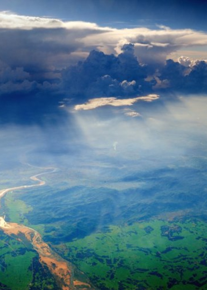 تضم الجزيرة احدى أعلى شواطىء صخريّة في العالم