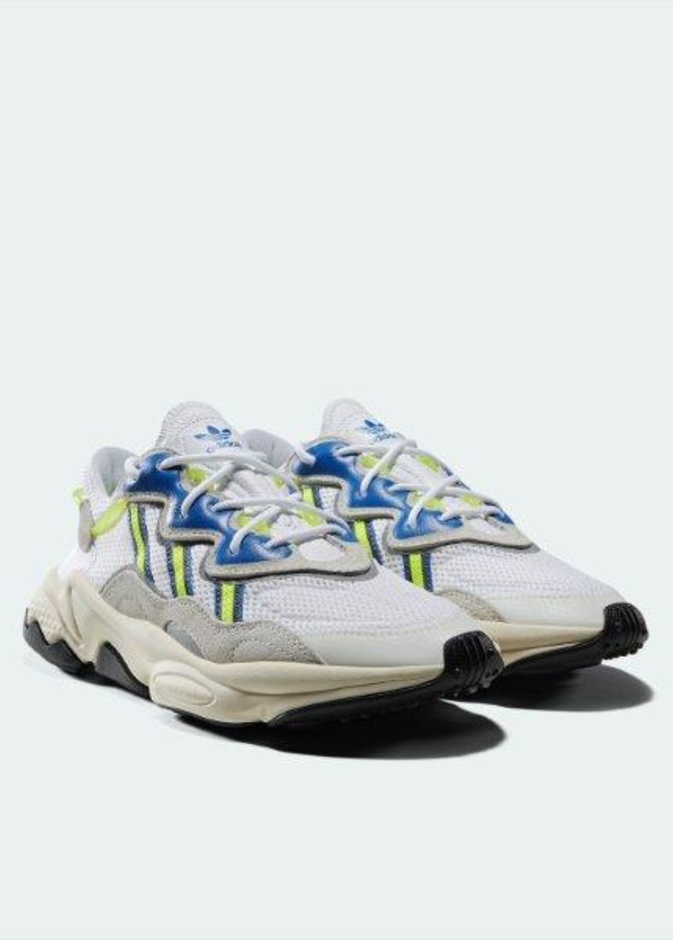 adidas Originals تعيد إحياء حذاء OZWEEGO المستوحى من التسعينات