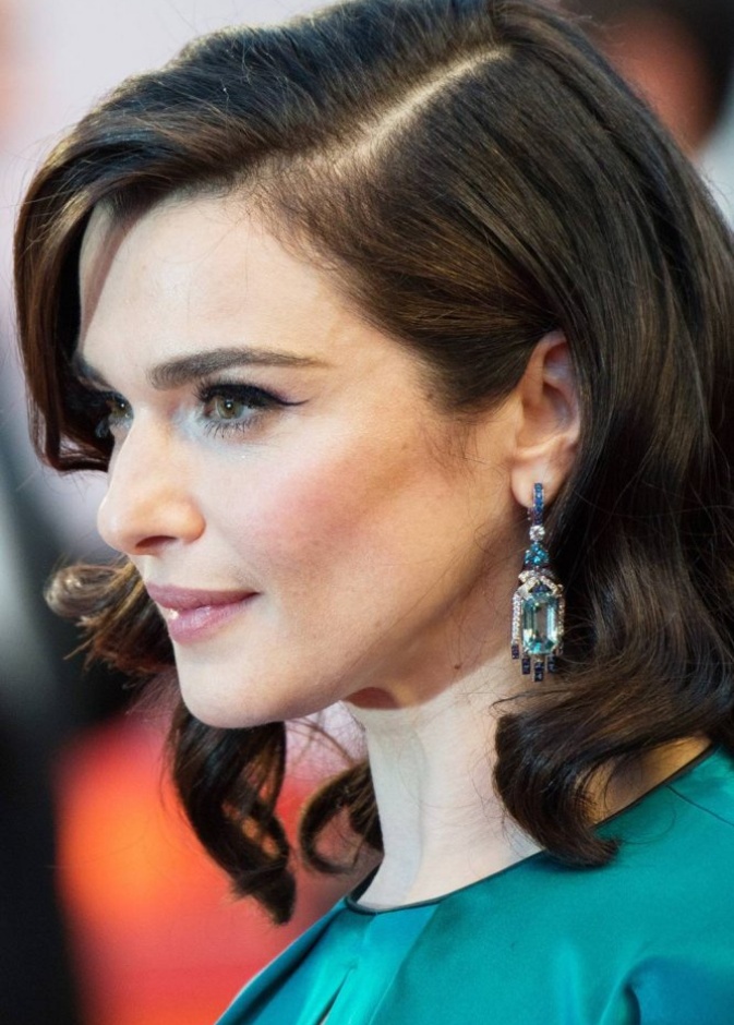 تايلور هيل فاتنة بمجوهرات شوميه