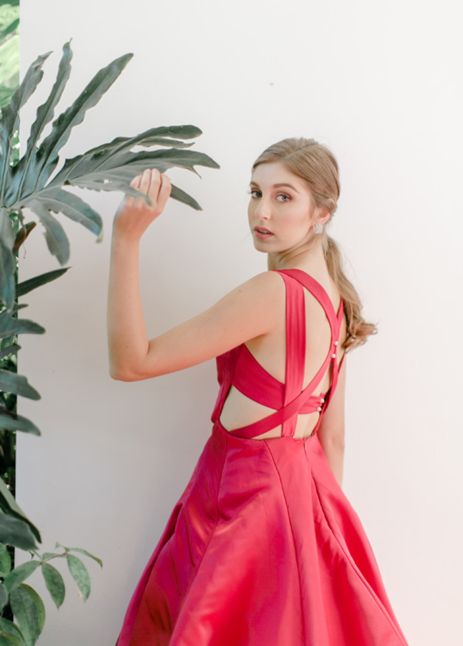 فستان من francis libiran