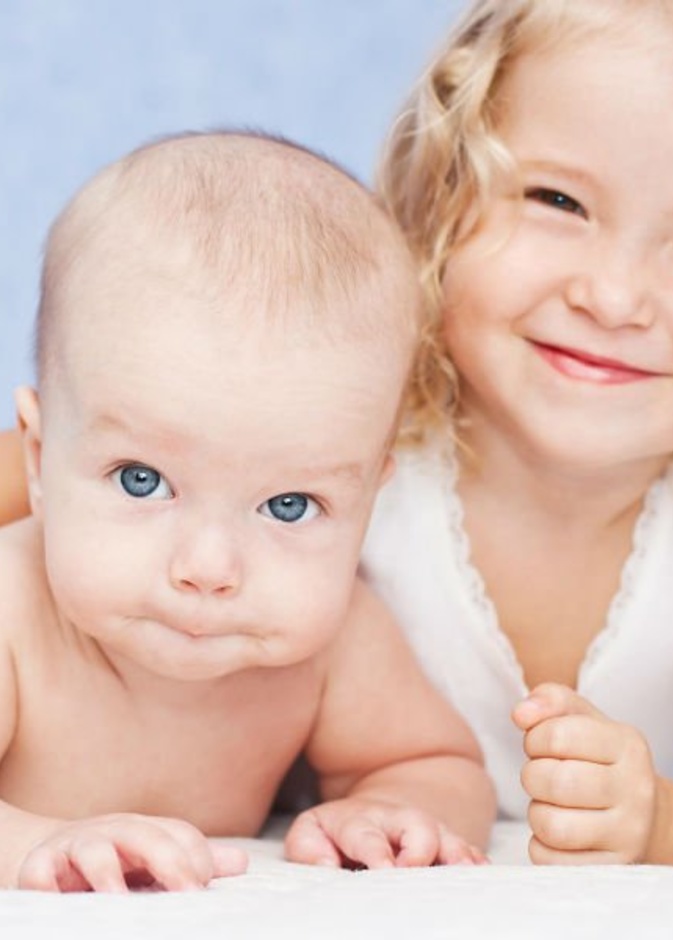 4 أمور تجعل الطفل لا يغار من شقيقه الرضيع