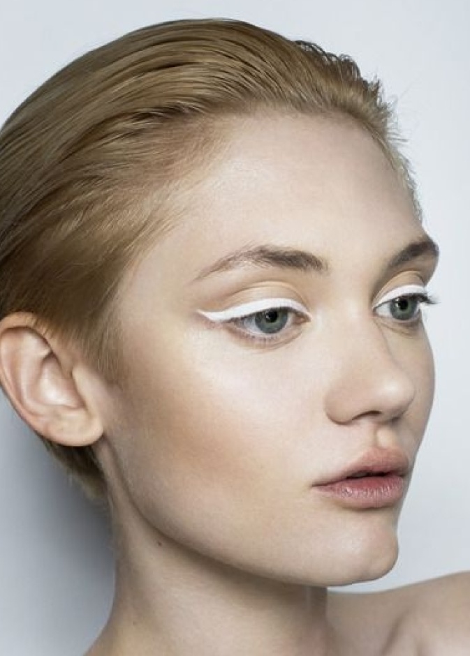 اعتمدي الآيلاينر الأبيض مع ألوان ظلال العيون