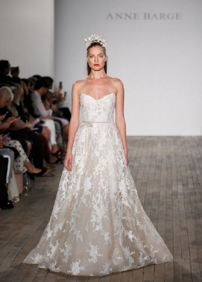 فستان من  temperley